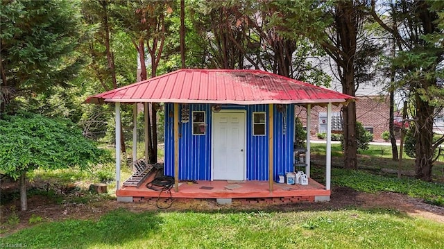 view of outdoor structure with an outdoor structure