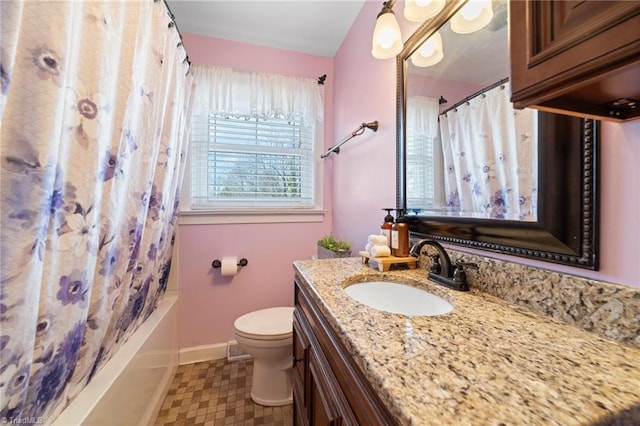 bathroom featuring toilet, shower / bath combo, vanity, baseboards, and tile patterned floors