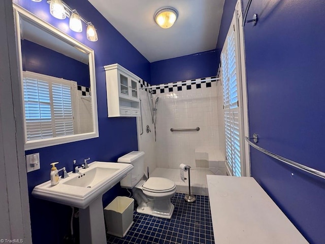 bathroom featuring a shower with curtain, tile patterned floors, and toilet