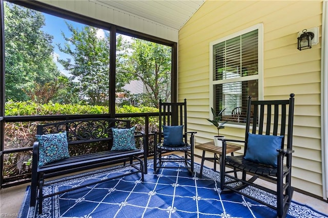 822 Blue Lake Dr, Mebane, NC 27302 - sunroom featuring healthy amount of natural light and vaulted ceiling