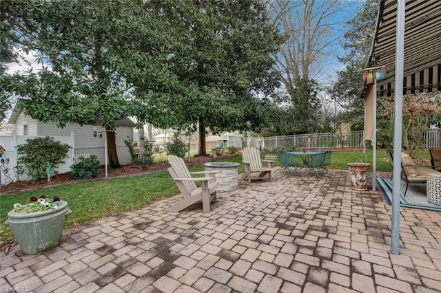 view of patio featuring an outdoor fire pit