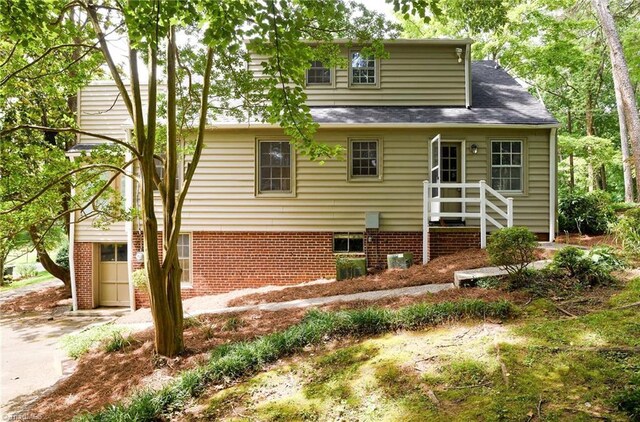 515 N Pine Valley Rd N, Winston-Salem, NC 27106 - back of property with a garage