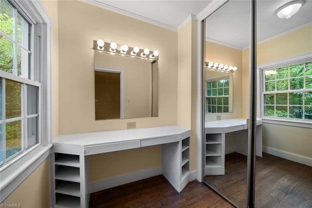 986 Avon Rd, Winston-Salem, NC 27104 - bathroom featuring crown molding, wood finished floors, baseboards, and vanity