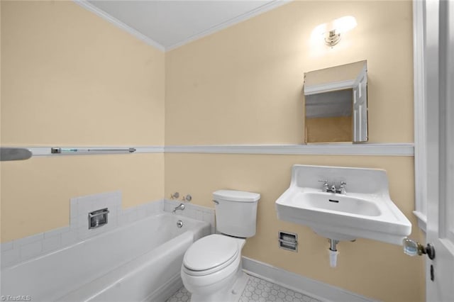 986 Avon Rd, Winston-Salem, NC 27104 - bathroom featuring crown molding, toilet, a garden tub, baseboards, and tile patterned floors