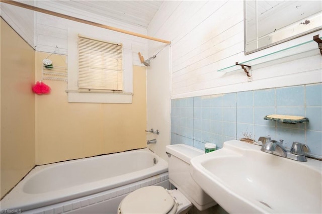 full bathroom featuring toilet, shower / bathtub combination, and sink