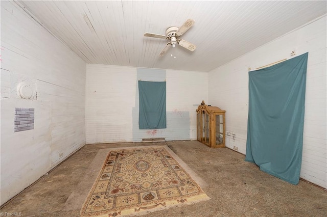 unfurnished room featuring ceiling fan and concrete flooring