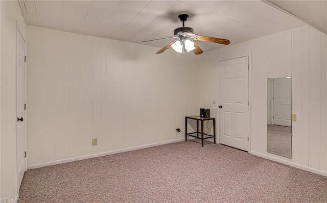 carpeted spare room featuring ceiling fan