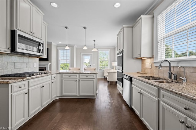 4420 Bonnie Loch Dr, Burlington, NC 27215 - kitchen with stainless steel appliances, a sink, a peninsula, crown molding, and recessed lighting