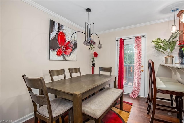 dining space featuring dark wood-style floors, crown molding, and baseboards