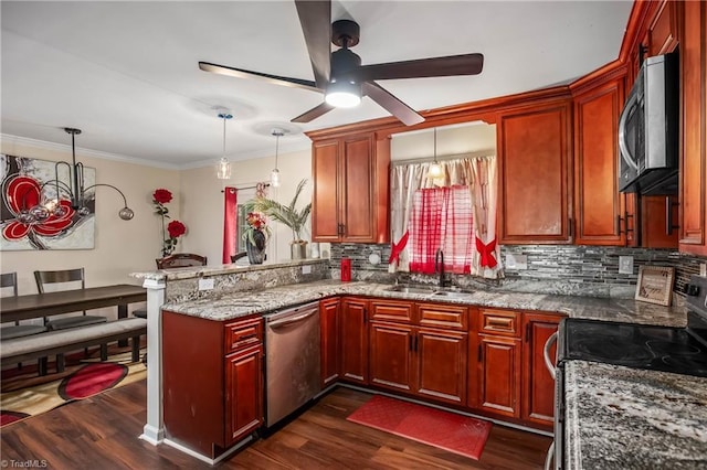 kitchen featuring stainless steel appliances, a sink, a peninsula, decorative backsplash, and ceiling fan