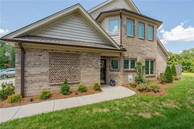 view of front of property with a front lawn