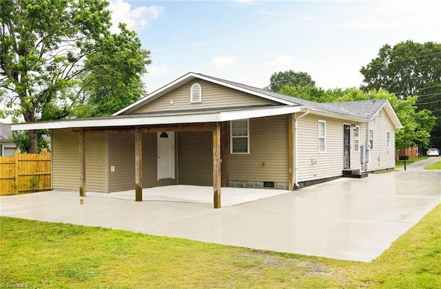 1309 Jackson St, Burlington, NC 27217 - rear view of house featuring driveway