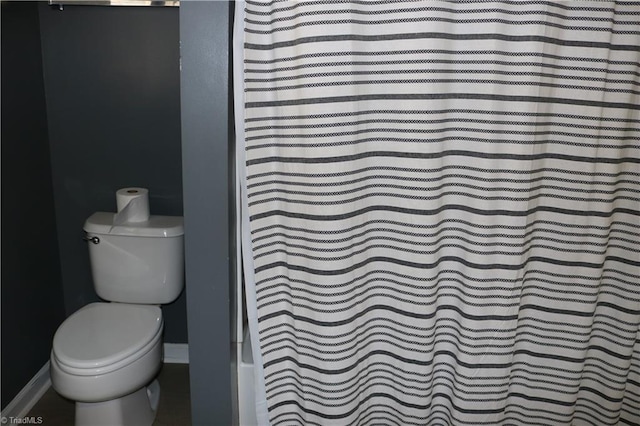 6215 Glen Way Dr, Winston-Salem, NC 27107 - bathroom featuring toilet and shower / tub combo