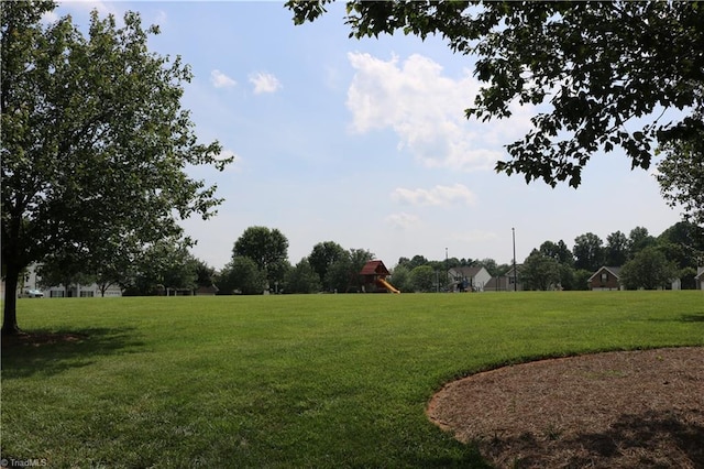 6215 Glen Way Dr, Winston-Salem, NC 27107 - view of home's community with a lawn
