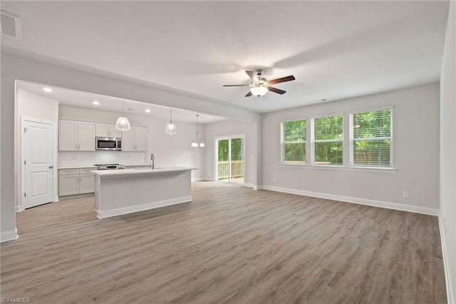 5421 High Valley Ln, Winston-Salem, NC 27104 - kitchen featuring open floor plan, stainless steel appliances, a ceiling fan, light wood-style flooring, and recessed lighting