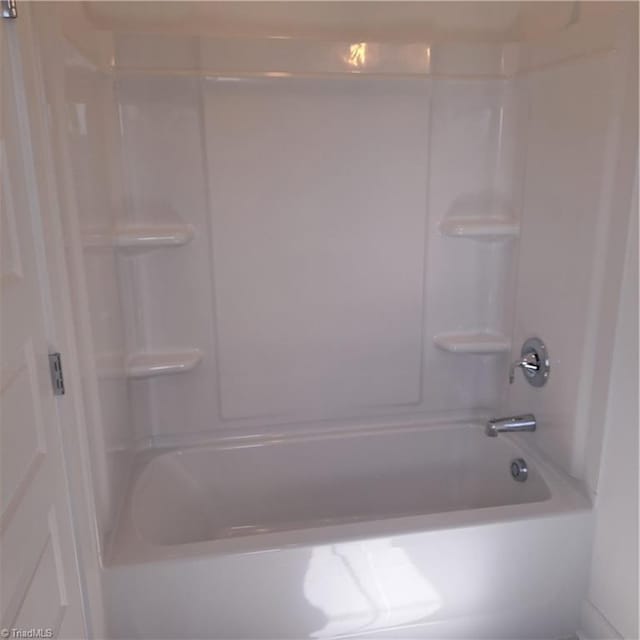 bathroom with washtub / shower combination