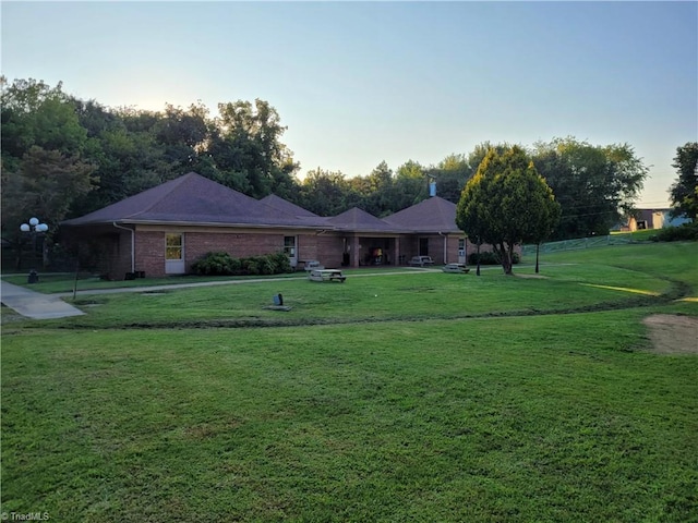 view of front facade with a lawn