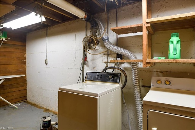 laundry area with laundry area and washing machine and clothes dryer