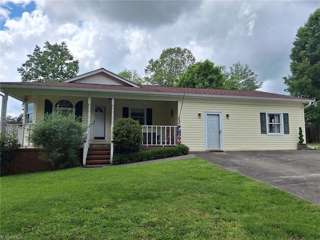 view of front of home featuring a porch and a front yard