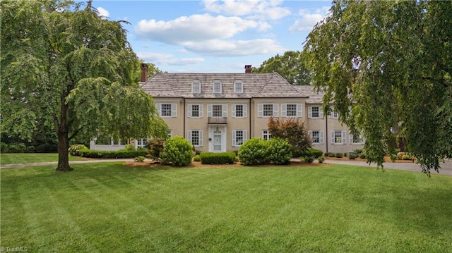 view of front of house with a front lawn