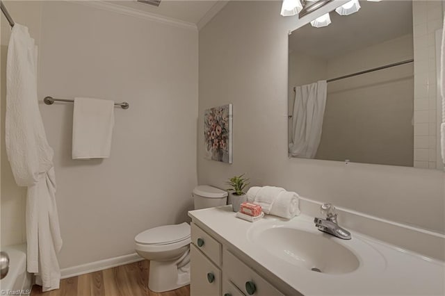 bathroom featuring crown molding, wood finished floors, toilet, a shower with shower curtain, and vanity