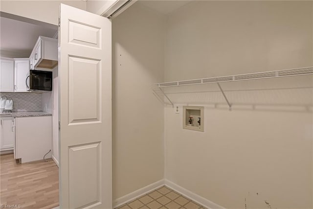 laundry room featuring hookup for a washing machine and baseboards