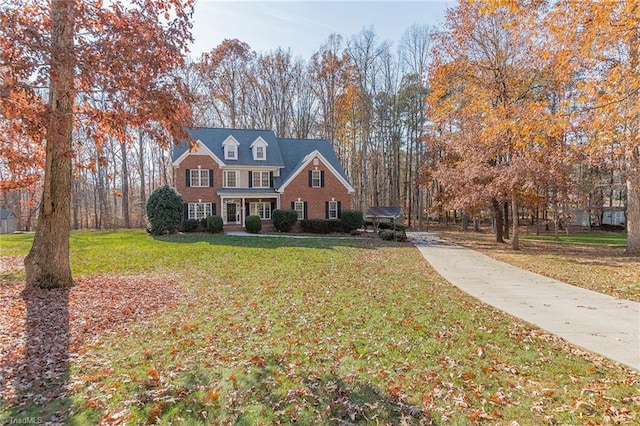 view of front of home featuring a front yard