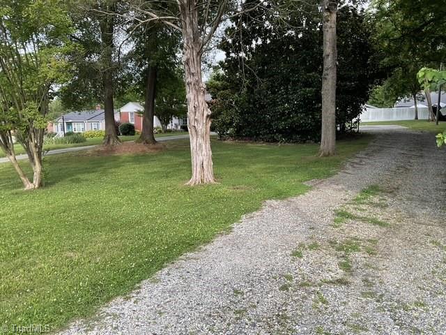 621 N Craige St, Salisbury, NC 28144 - view of green lawn