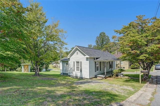 view of side of property featuring a yard