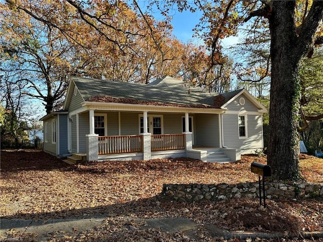 view of front of property featuring a porch