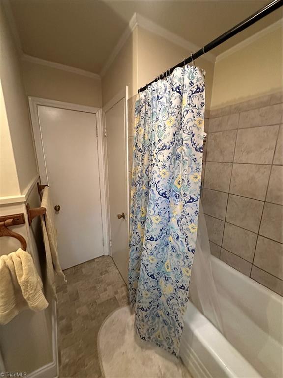 735 Fairfield St, Burlington, NC 27215 - full bath featuring crown molding and shower / bath combination with curtain