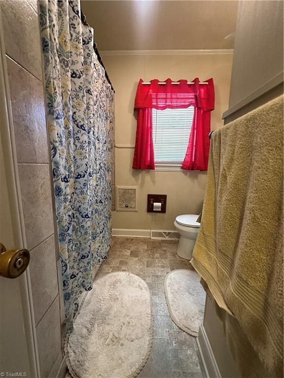 735 Fairfield St, Burlington, NC 27215 - bathroom featuring toilet, crown molding, baseboards, and a shower with curtain