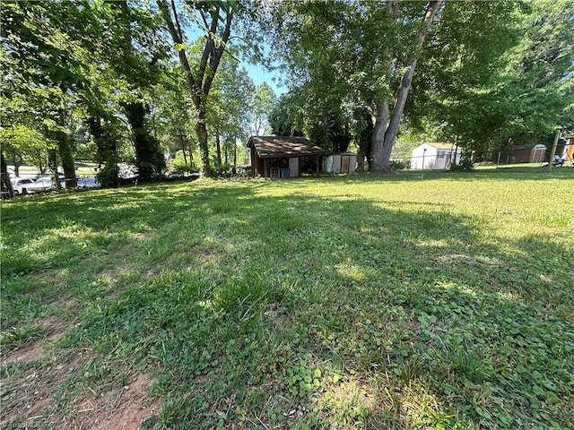 735 Fairfield St, Burlington, NC 27215 - view of yard featuring an outdoor structure