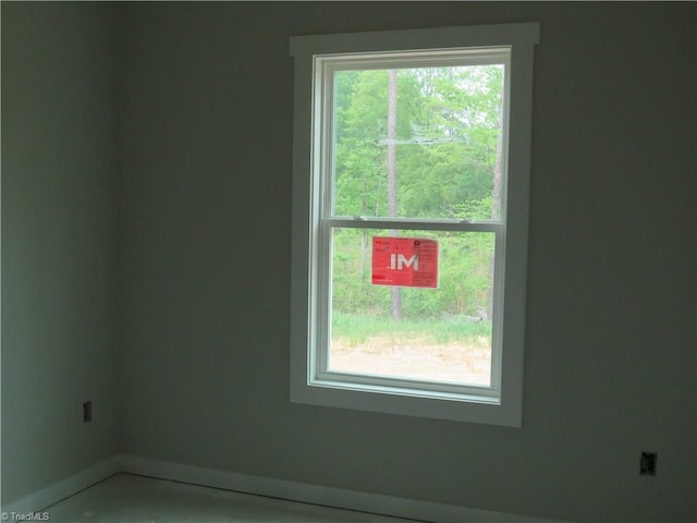 empty room featuring a healthy amount of sunlight