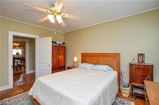 bedroom with ceiling fan, baseboards, dark wood-style floors, and crown molding