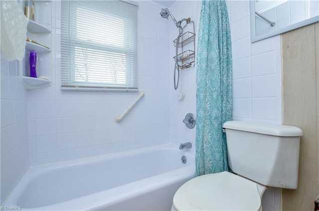 full bath with toilet and shower / bathtub combination with curtain