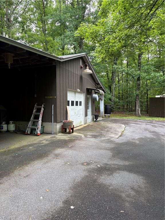 235 Hogan Bowers Rd, Thomasville, NC 27360 - detached garage featuring asphalt driveway