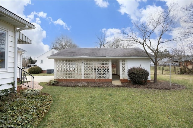 exterior space featuring a lawn