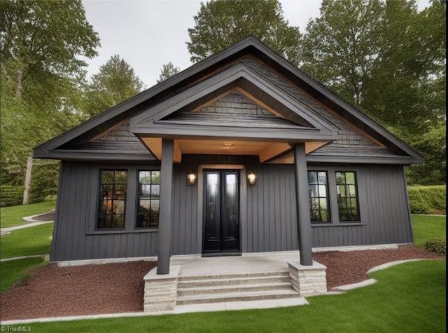 view of front facade with covered porch and a front lawn