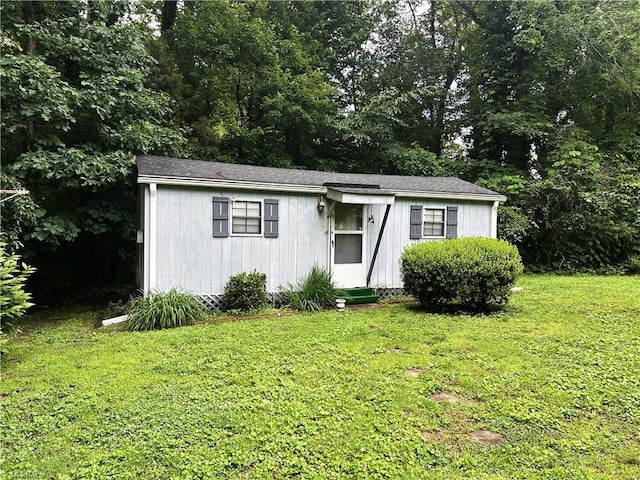 437 Charles Dr, Winston-Salem, NC 27107 - view of front of property featuring a front lawn