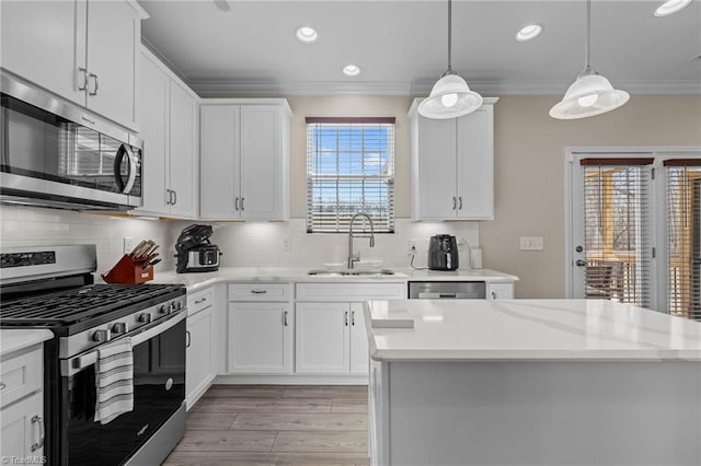 1318 Reading Ct, Burlington, NC 27217 - kitchen with appliances with stainless steel finishes, light countertops, crown molding, and a sink