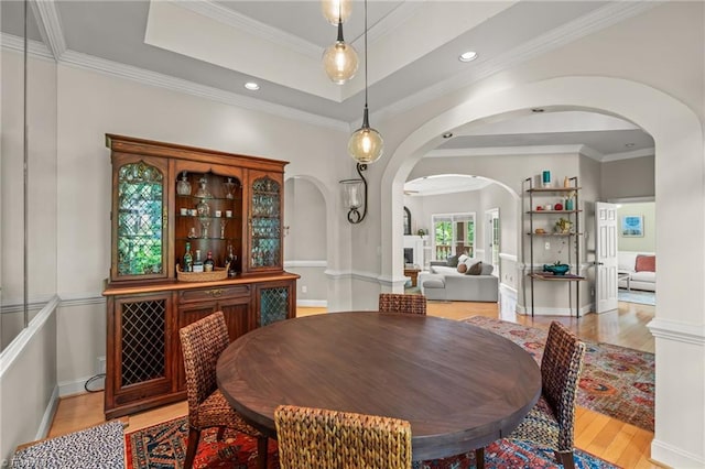2020 La Dora Dr, High Point, NC 27265 - dining room with arched walkways, light wood-type flooring, ornamental molding, and recessed lighting