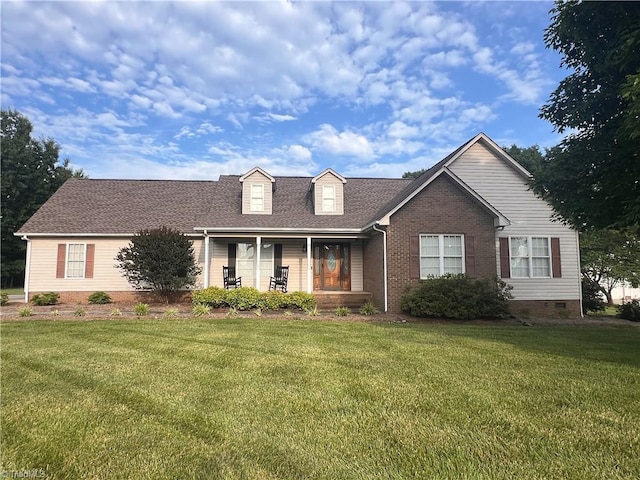 view of front facade featuring a front yard and a porch