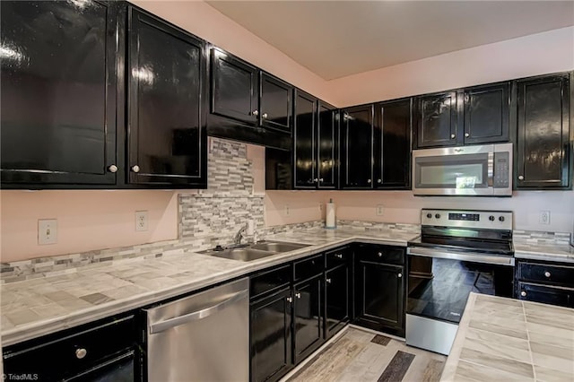 6801 Hanesbrook Cir Unit 104, Clemmons, NC 27012 - kitchen with stainless steel appliances, dark cabinets, a sink, and light countertops