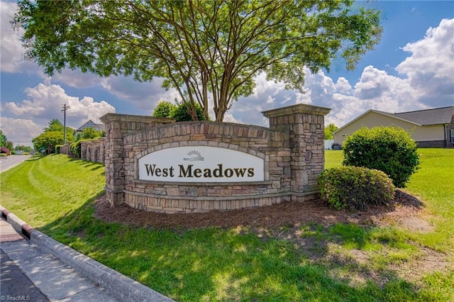 6801 Hanesbrook Cir Unit 104, Clemmons, NC 27012 - community / neighborhood sign featuring a lawn
