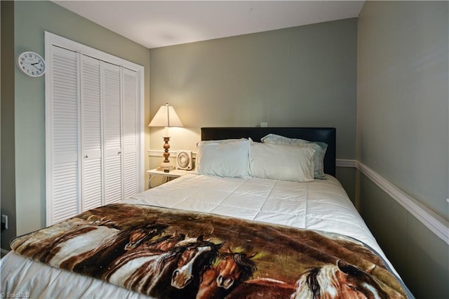 bedroom featuring a closet