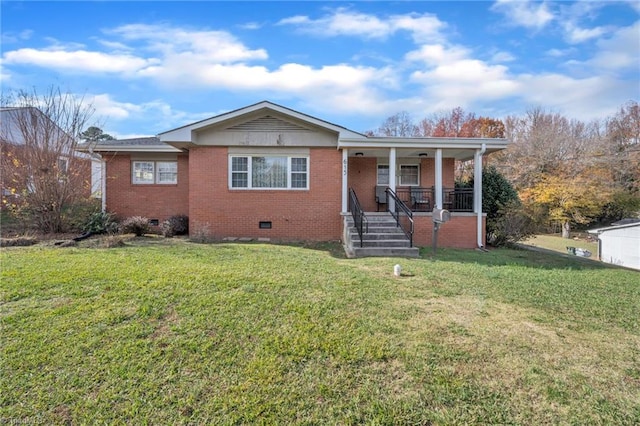 view of front of property featuring a front lawn and a porch