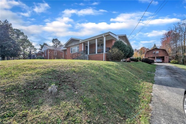 view of front of property with a front lawn and covered porch