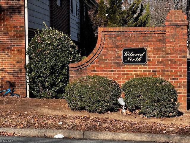 view of community / neighborhood sign