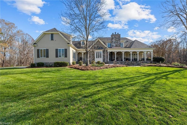 view of front facade featuring a front lawn